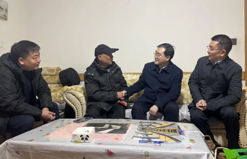 d6c69da3-26c6-4782-a904-b9d1362deb75 beat365委党委委员、副主任刘晓博走访慰问省beat365集团老党员老干部